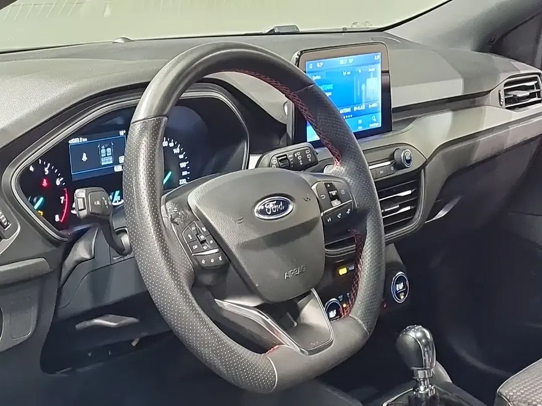 Ford Focus - Thumbnail 11