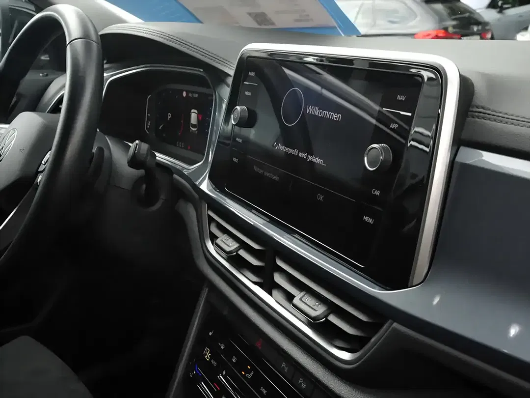 Volkswagen T-Roc - Thumbnail 6