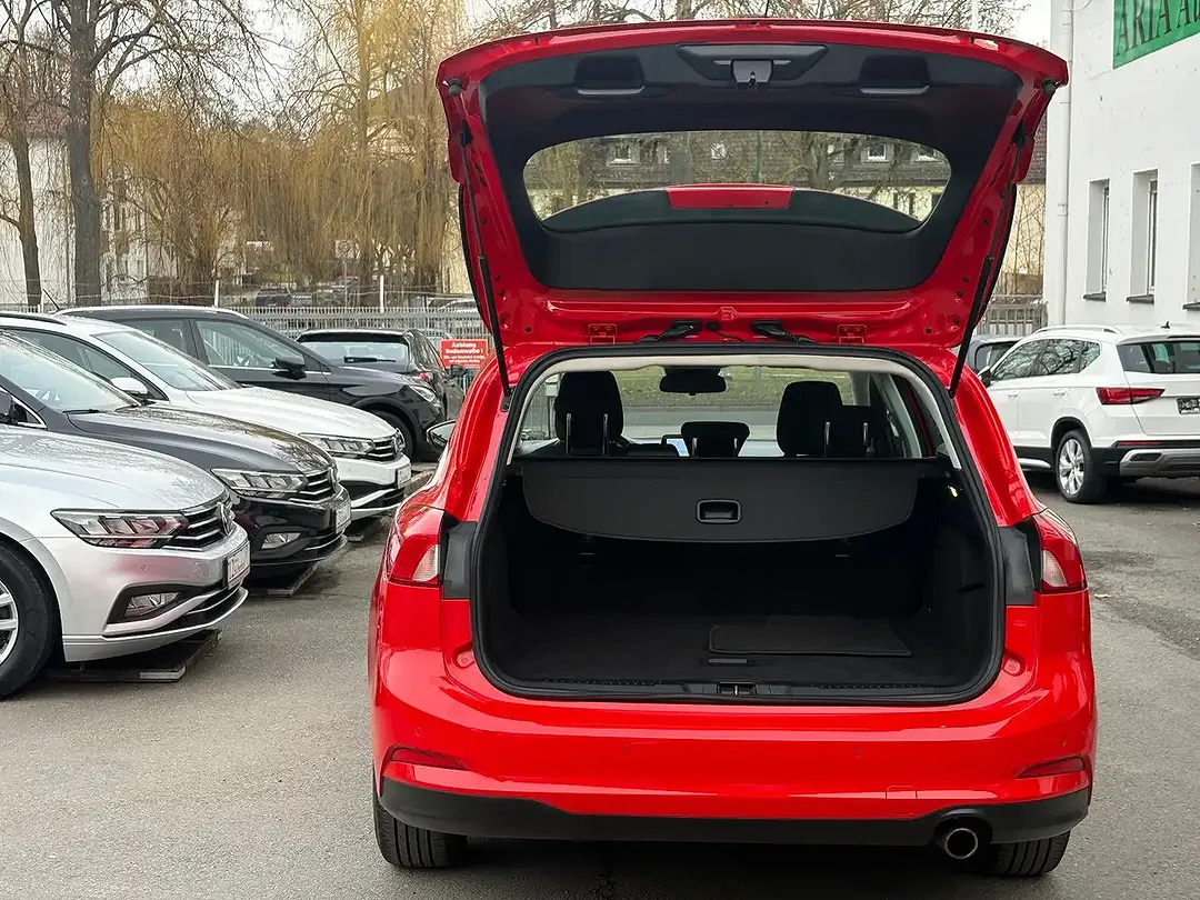 Ford Focus - Thumbnail 6