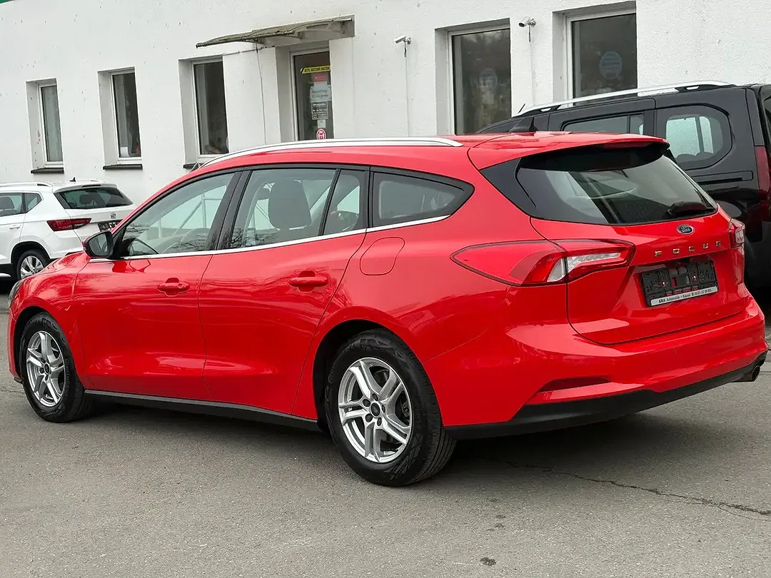 Ford Focus - Thumbnail 5