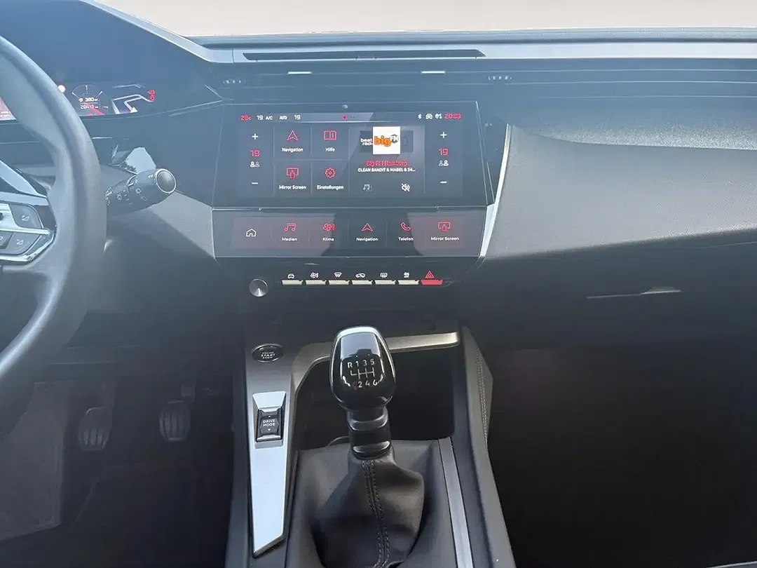 Peugeot 308 - Thumbnail 11