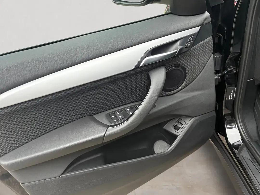 BMW X1 - Thumbnail 10