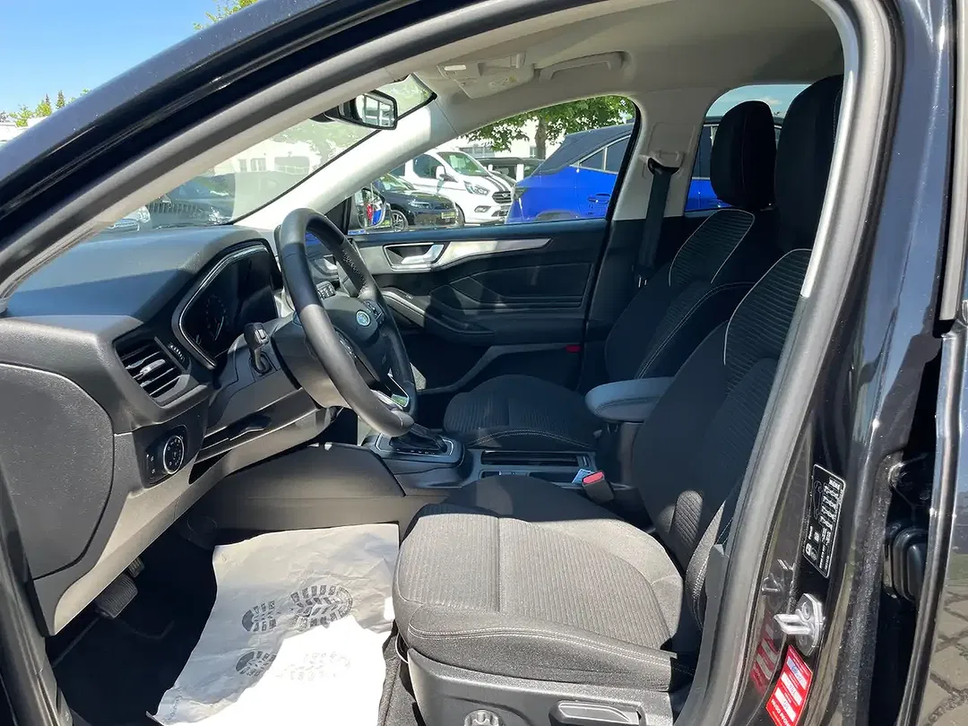 Ford Focus - Thumbnail 19