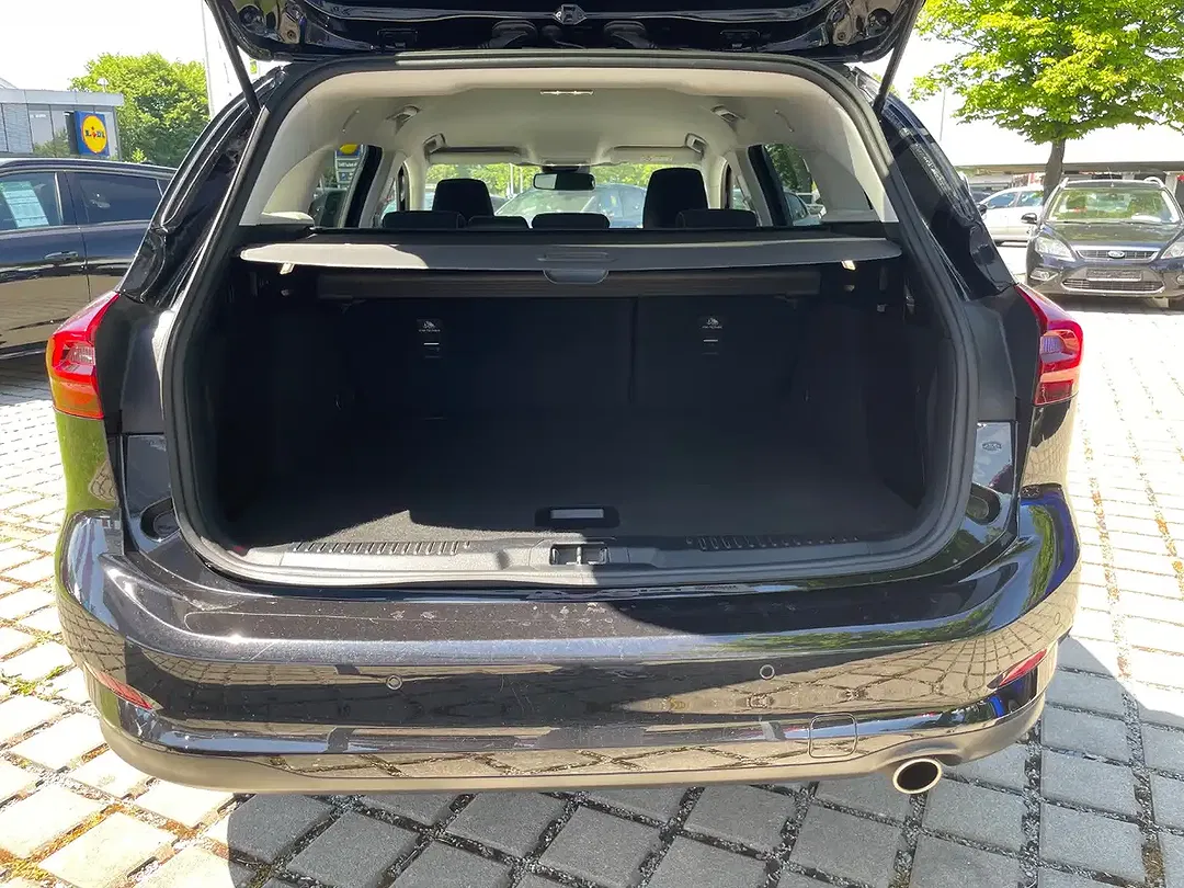 Ford Focus - Thumbnail 22