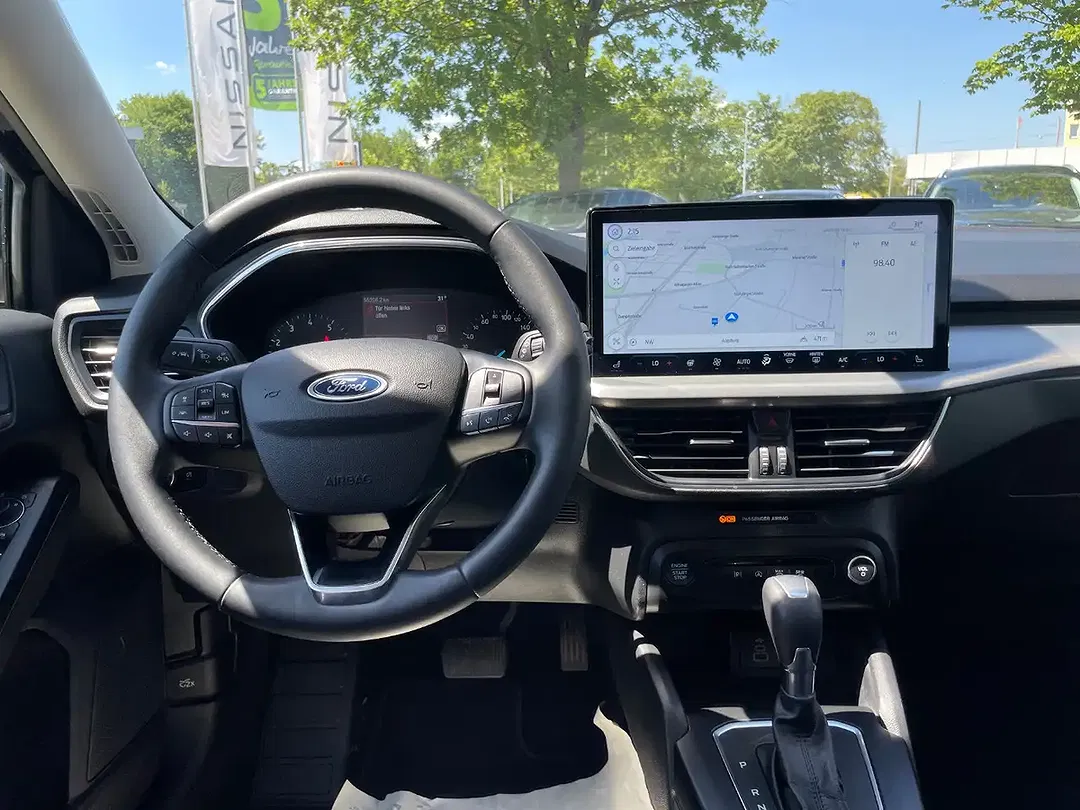 Ford Focus - Thumbnail 6