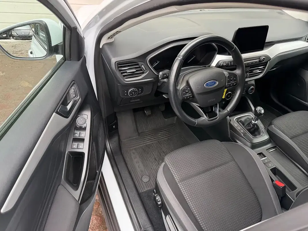 Ford Focus - Thumbnail 5