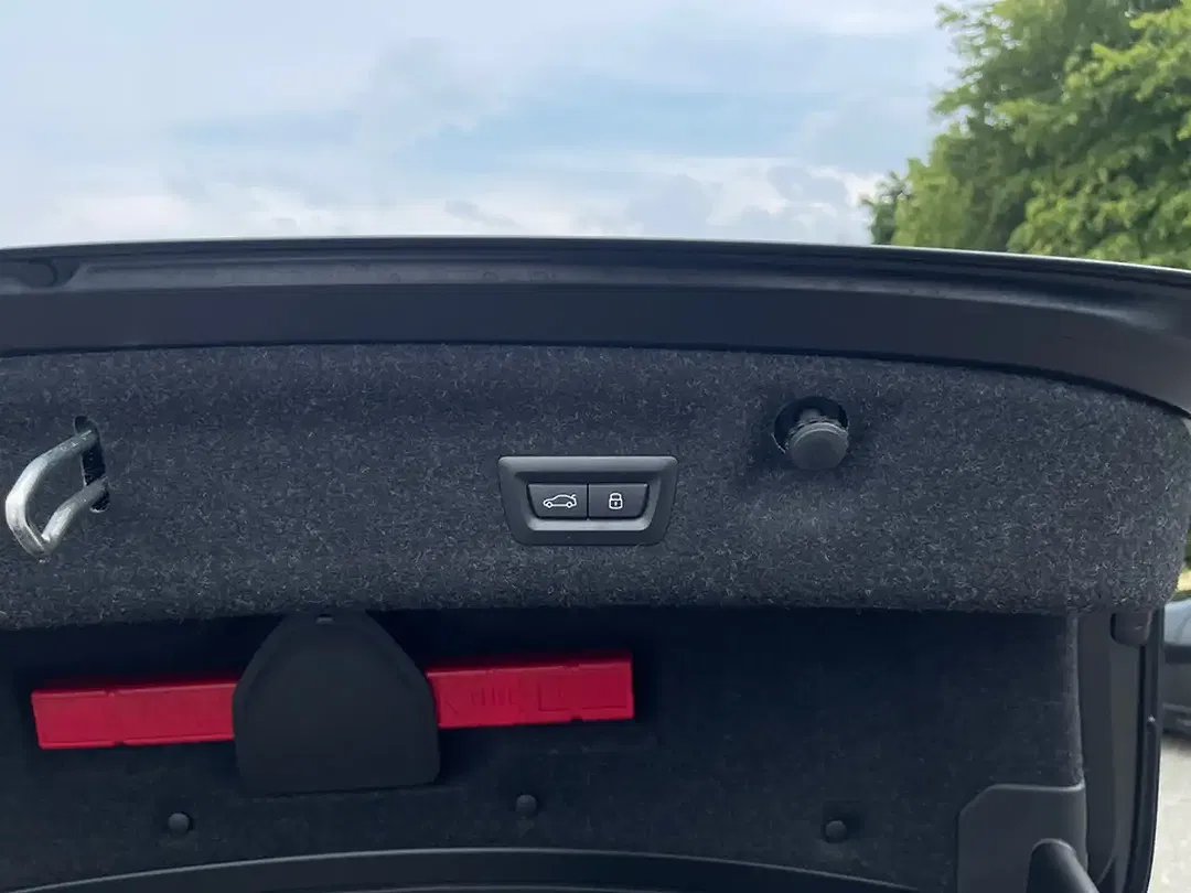 BMW M4 - Thumbnail 13