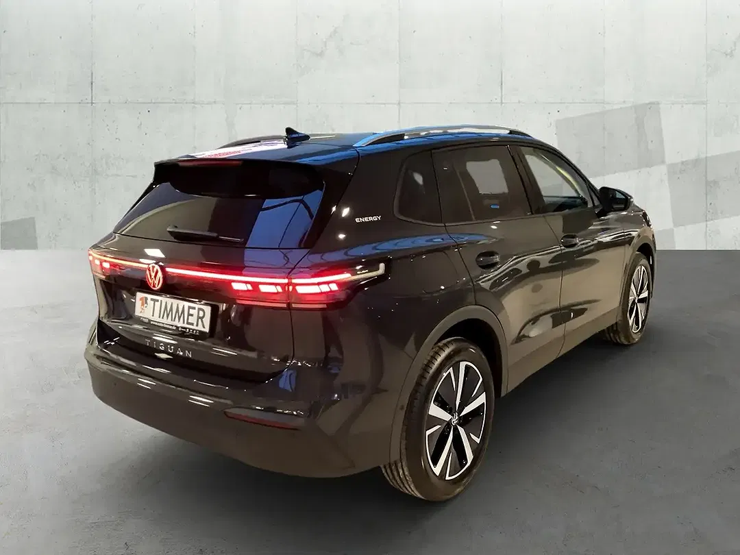 Volkswagen Tiguan - Thumbnail 2