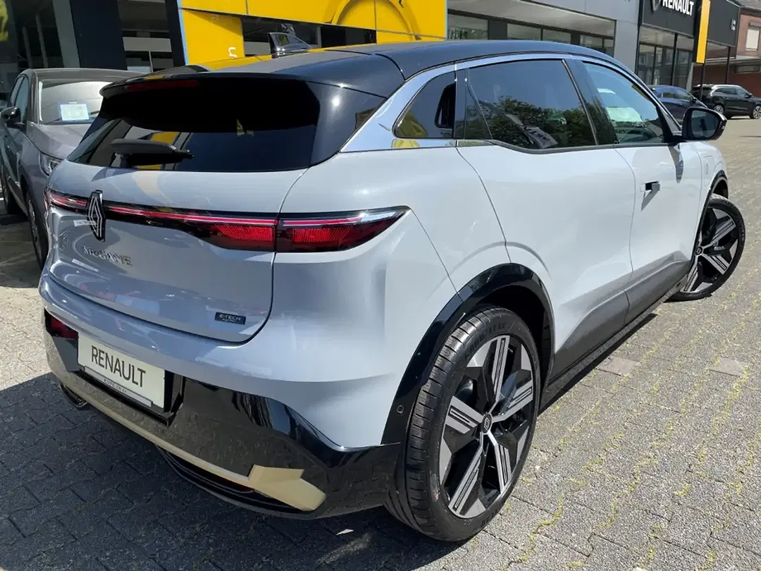 Renault Megane E-Tech - Thumbnail 4