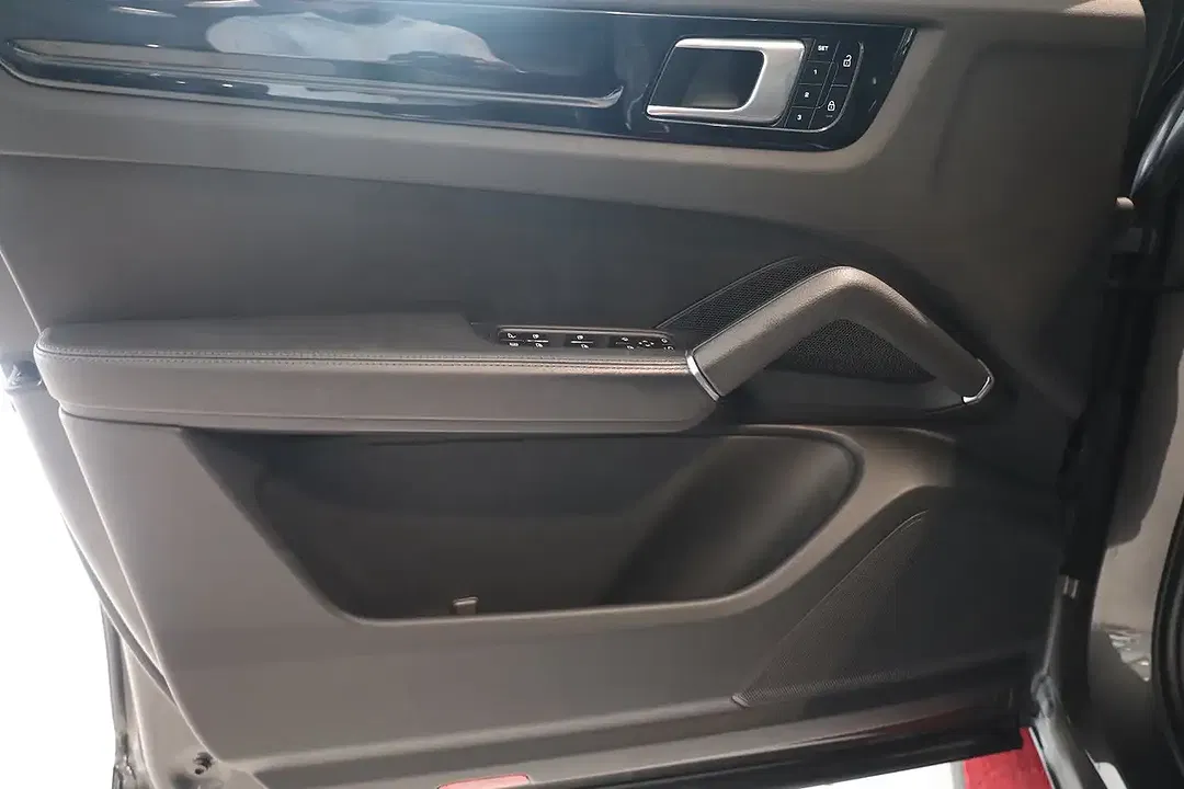 Porsche Cayenne - Thumbnail 10