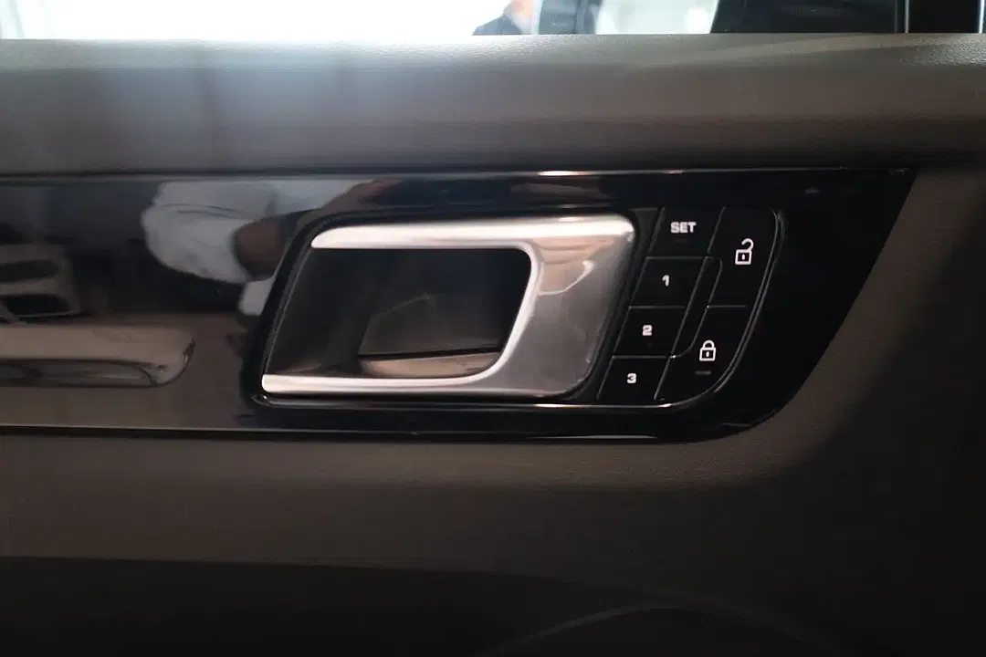 Porsche Cayenne - Thumbnail 12