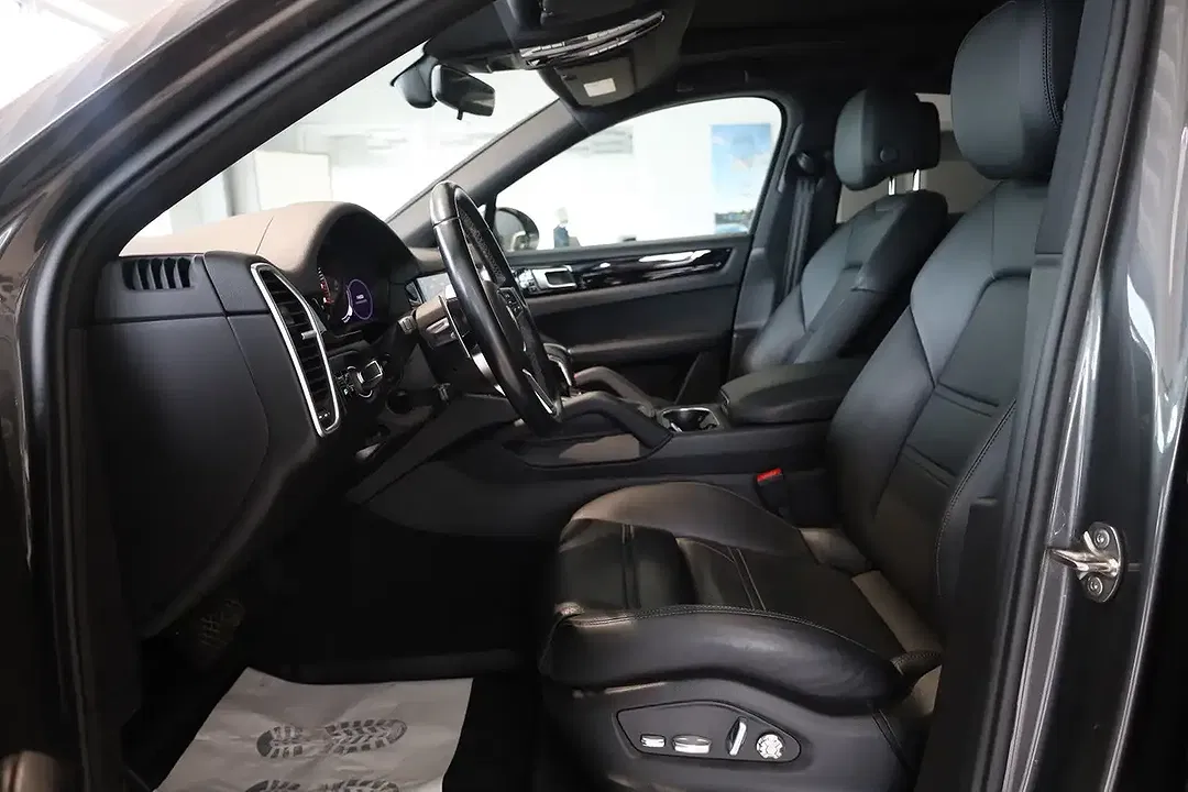 Porsche Cayenne - Thumbnail 13
