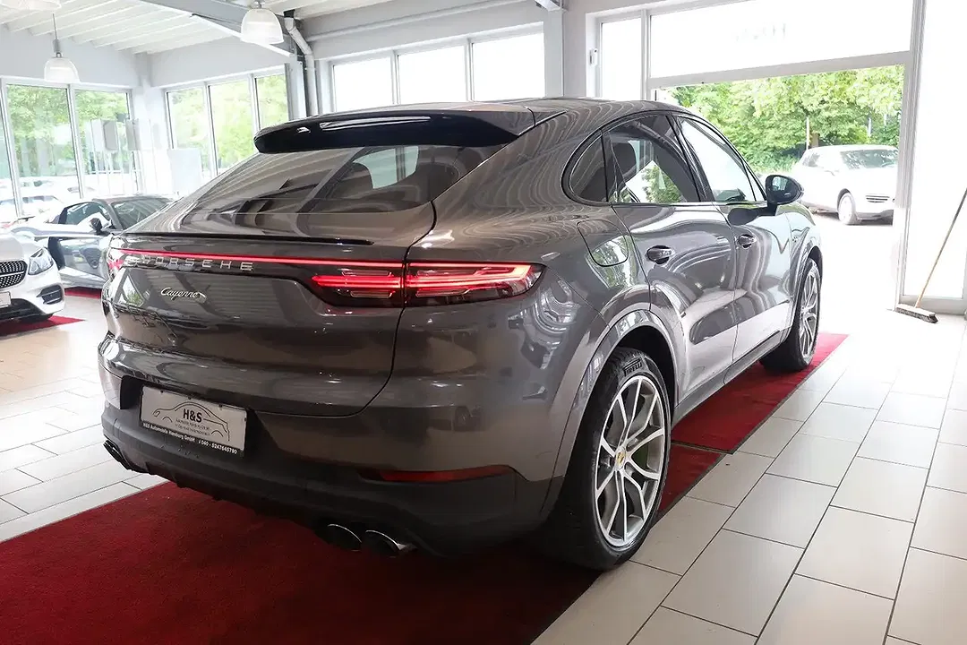Porsche Cayenne - Thumbnail 5