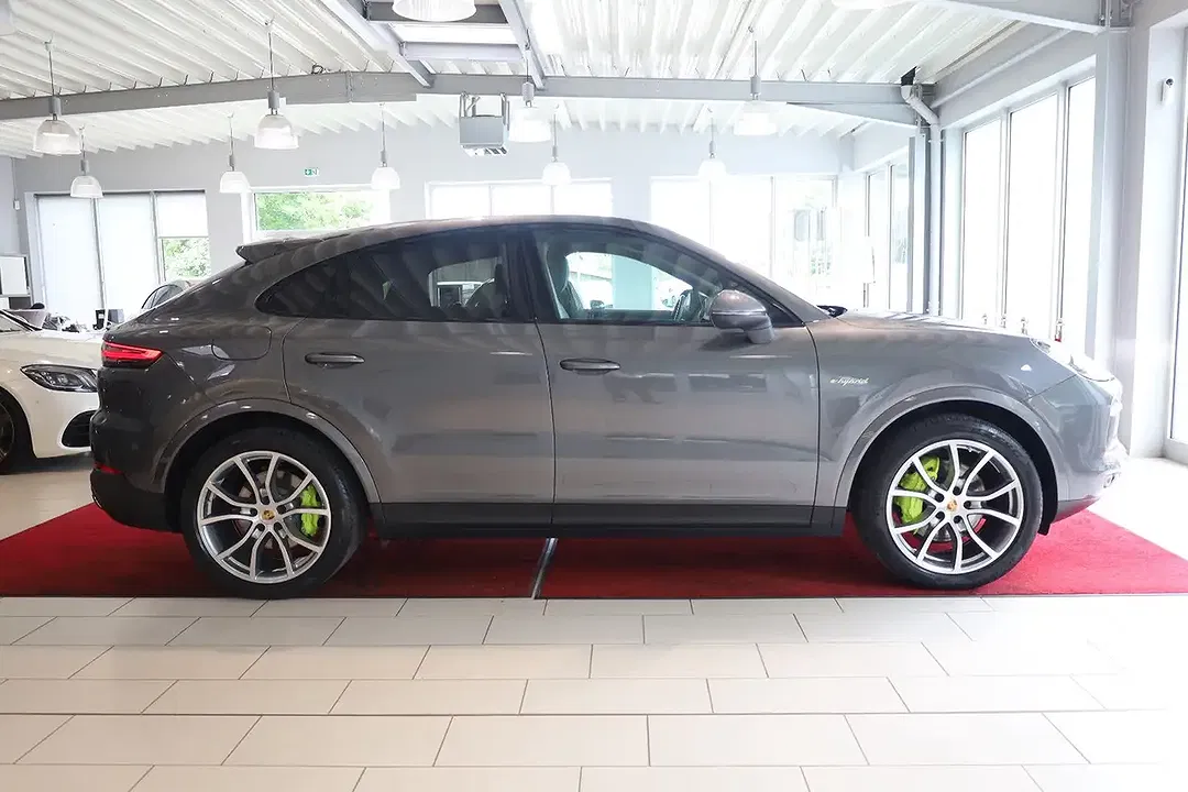 Porsche Cayenne - Thumbnail 6