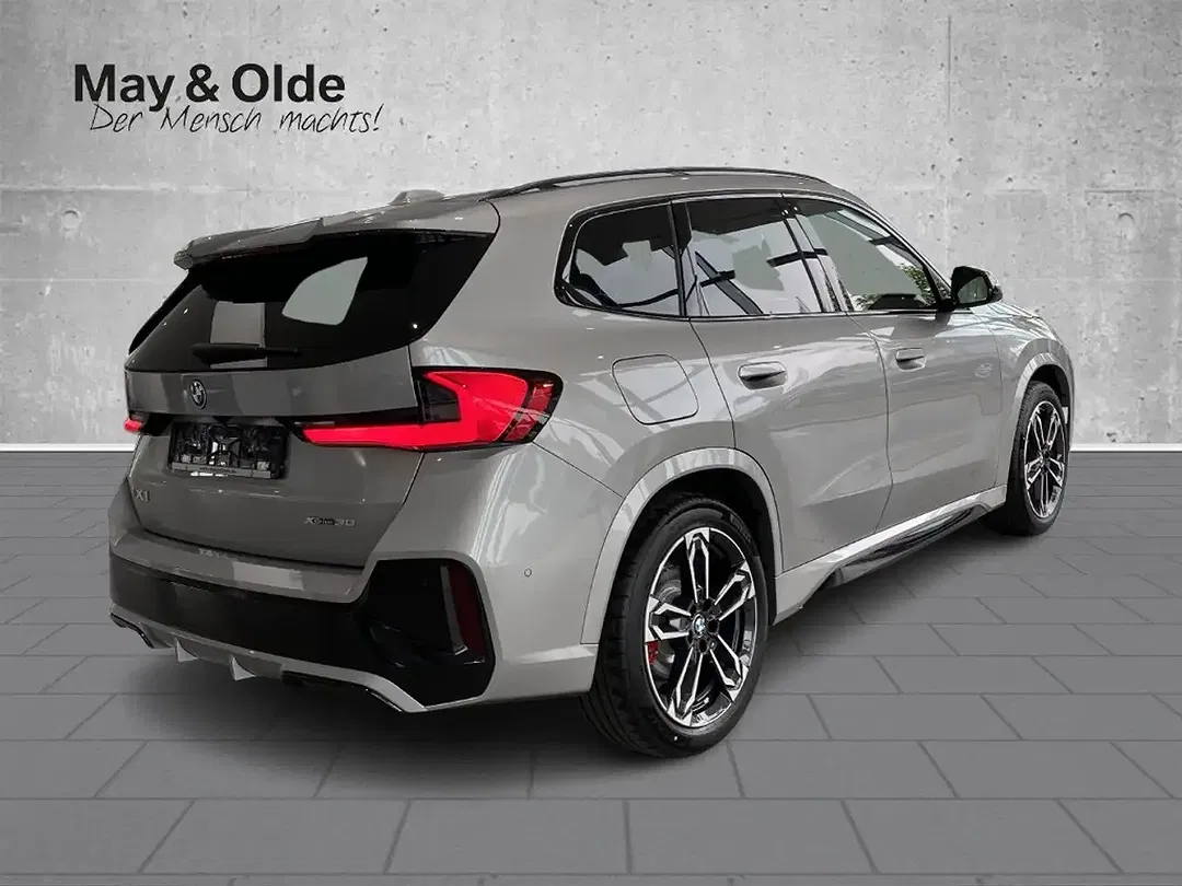 BMW iX1 - Thumbnail 3