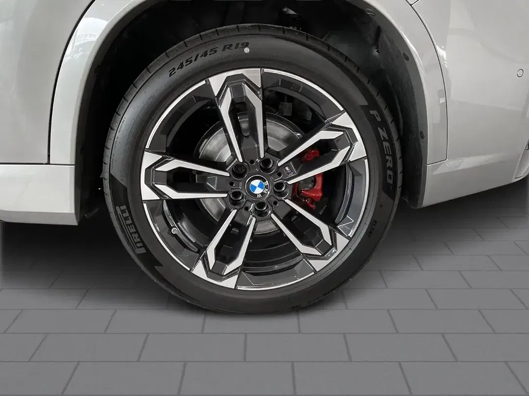 BMW iX1 - Thumbnail 6
