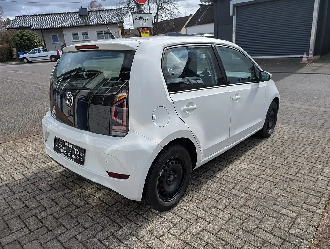 Volkswagen up! - Thumbnail 4