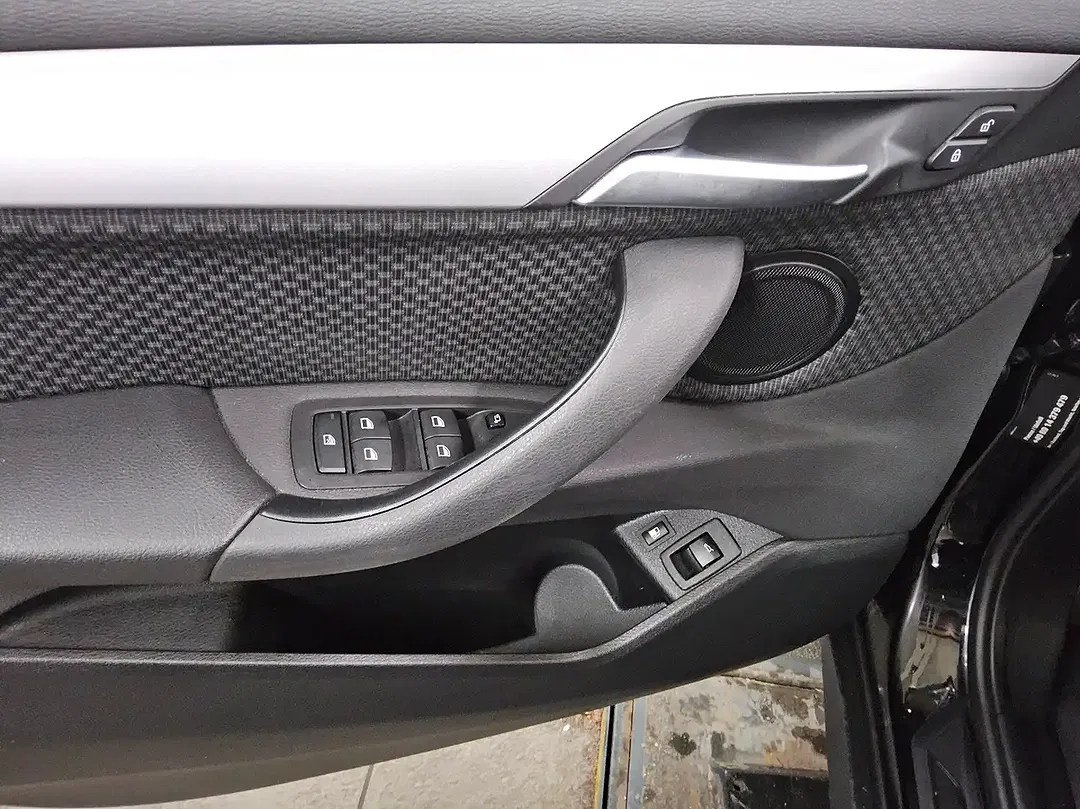 BMW X1 - Thumbnail 9