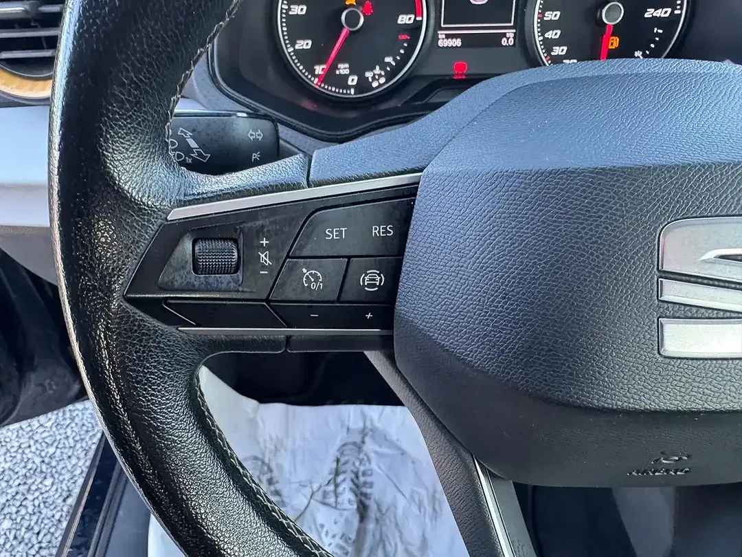 SEAT Arona - Thumbnail 12
