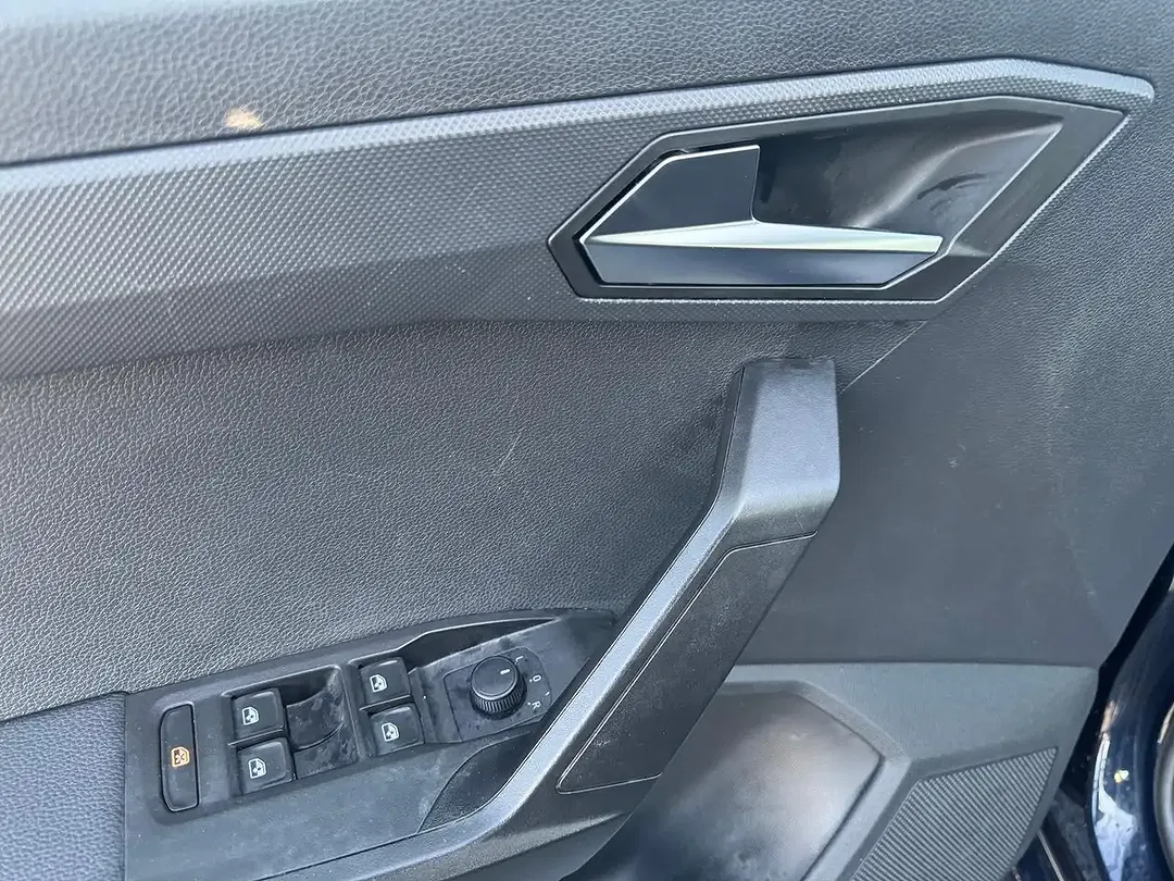 SEAT Arona - Thumbnail 8