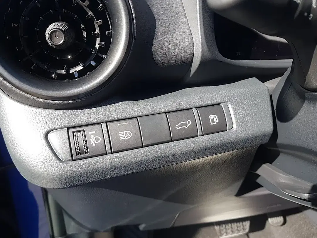 Toyota C-HR - Thumbnail 12