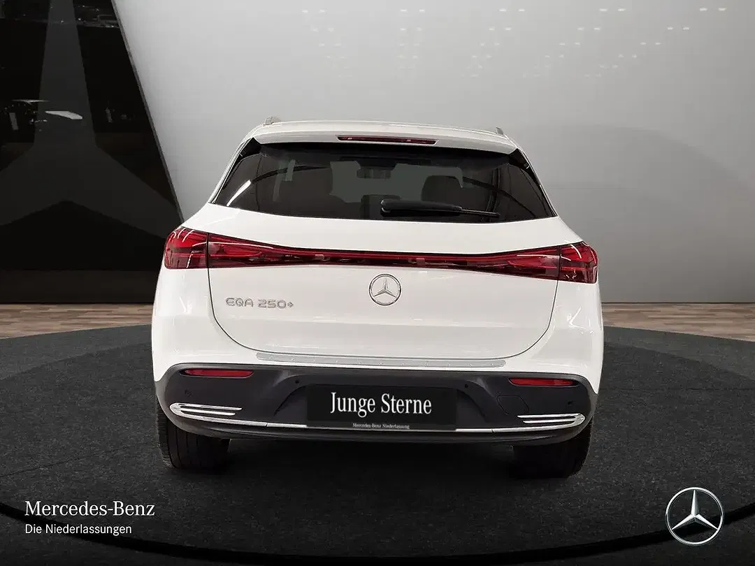 Mercedes-Benz EQA 250 - Thumbnail 8