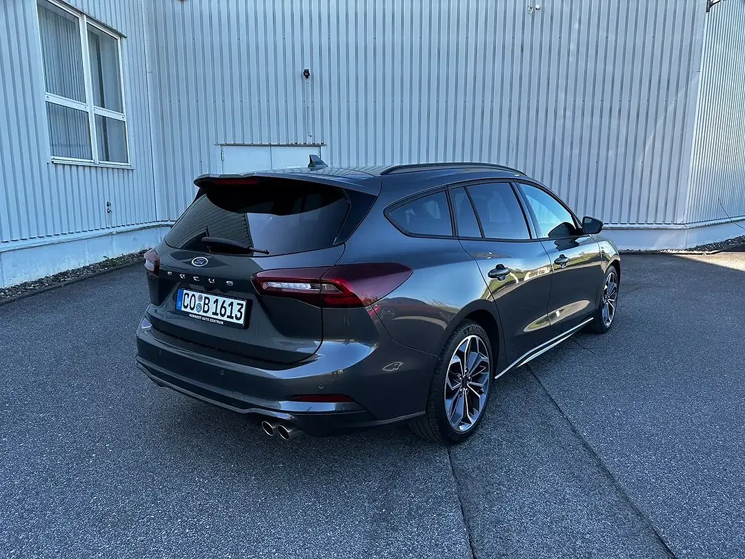 Ford Focus - Thumbnail 5