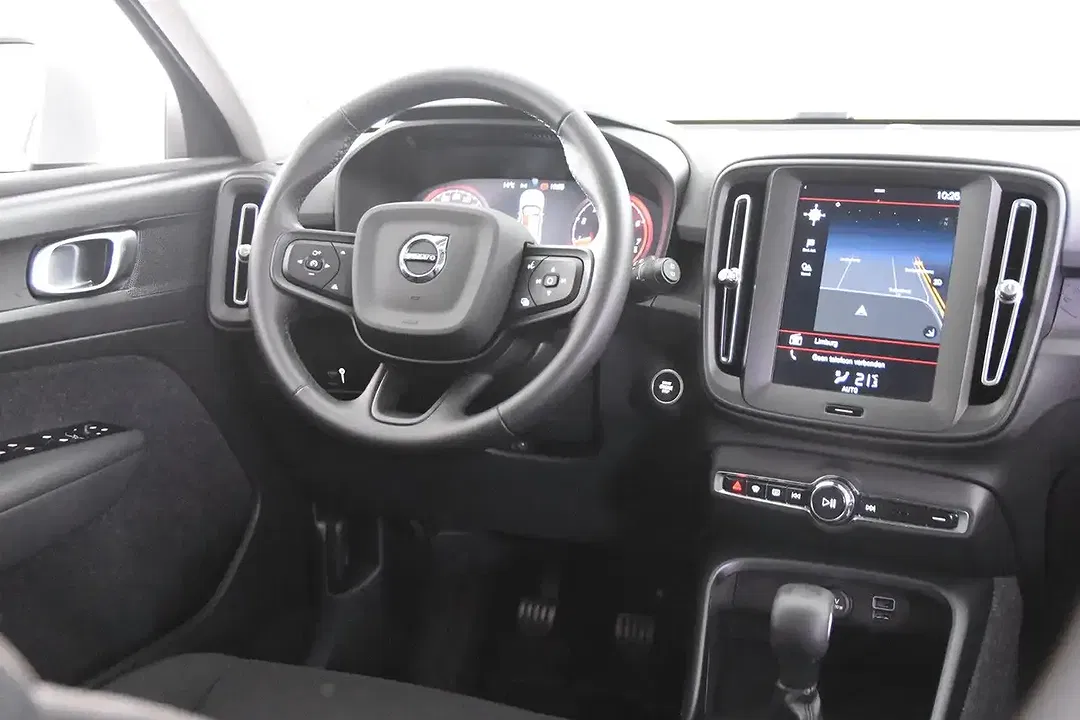 Volvo XC40 - Thumbnail 6