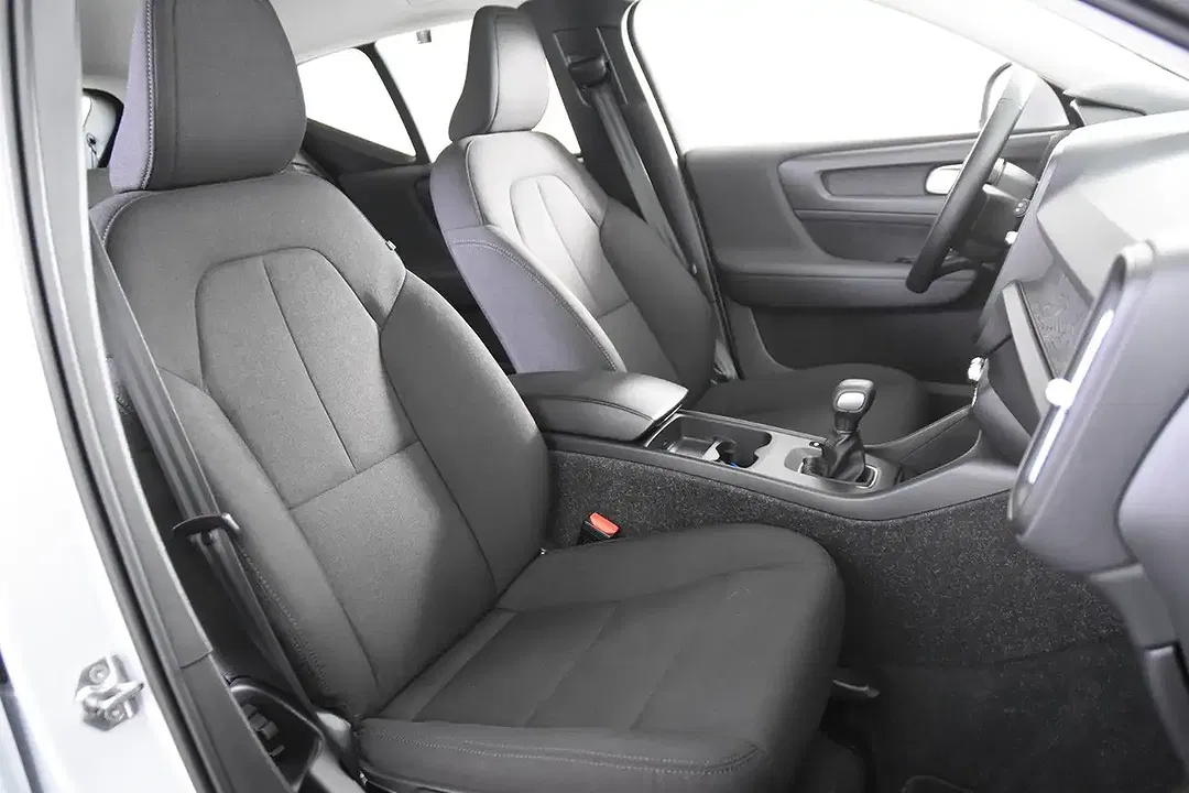 Volvo XC40 T2 Momentum - foto 2