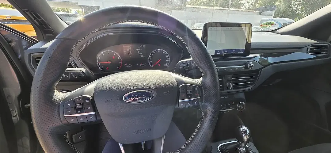 Ford Focus - Thumbnail 8