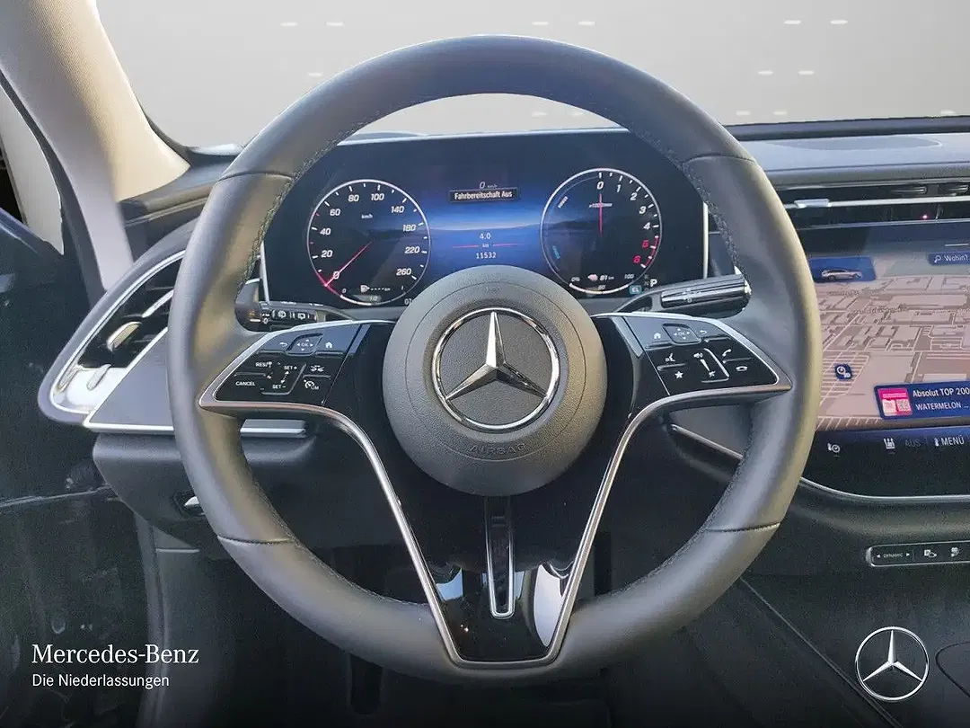 Mercedes-Benz E 300 - Thumbnail 13