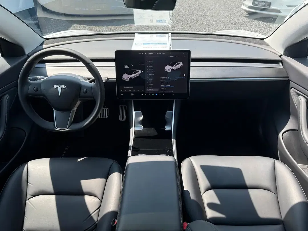 Tesla Model 3 - Thumbnail 14