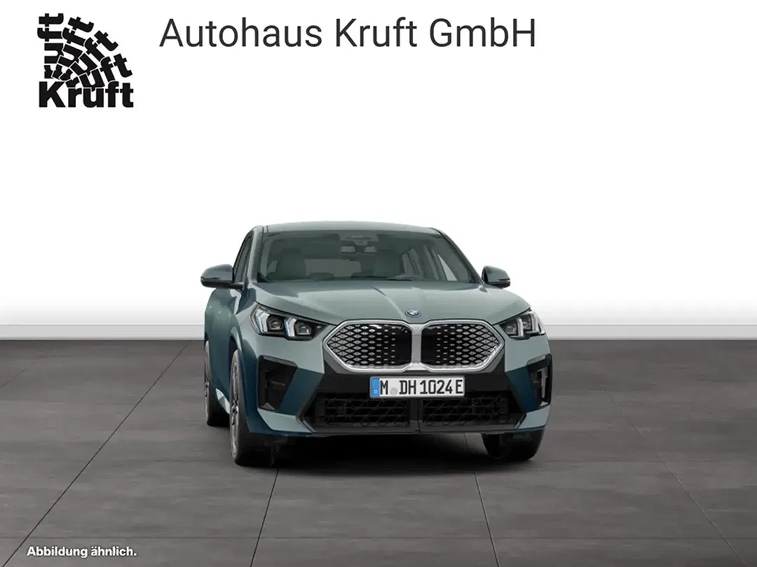 BMW iX2 - Thumbnail 11