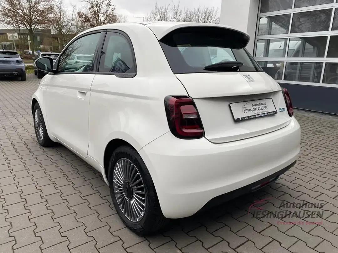 Fiat 500e - Thumbnail 10