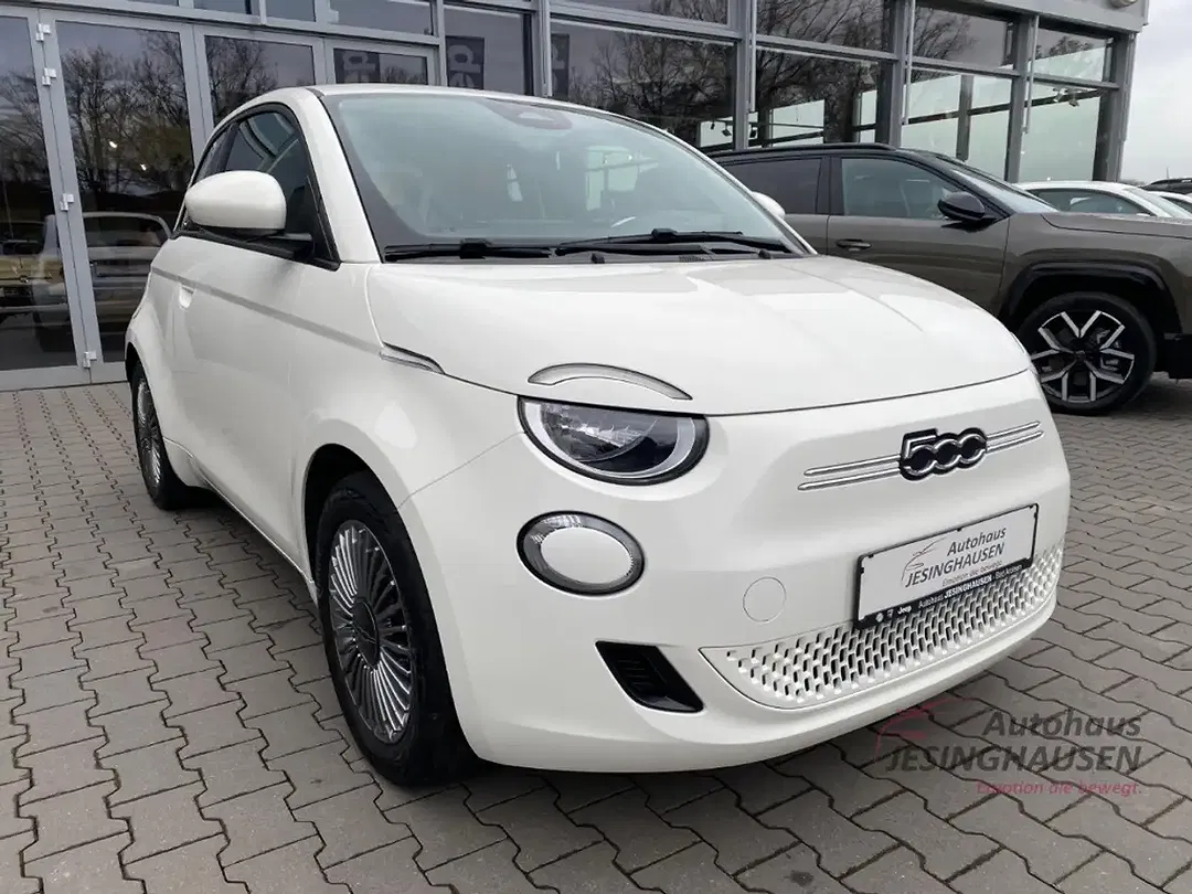 Fiat 500e - Thumbnail 3