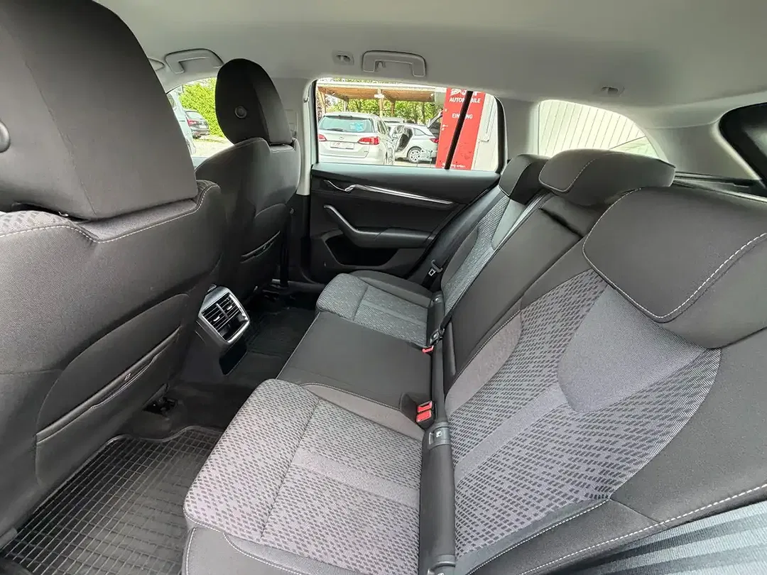 Skoda Octavia 2.0 TDI Combi First Edition - foto 15