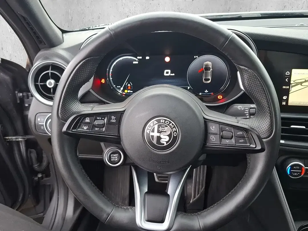 Alfa Romeo Giulia - Thumbnail 10