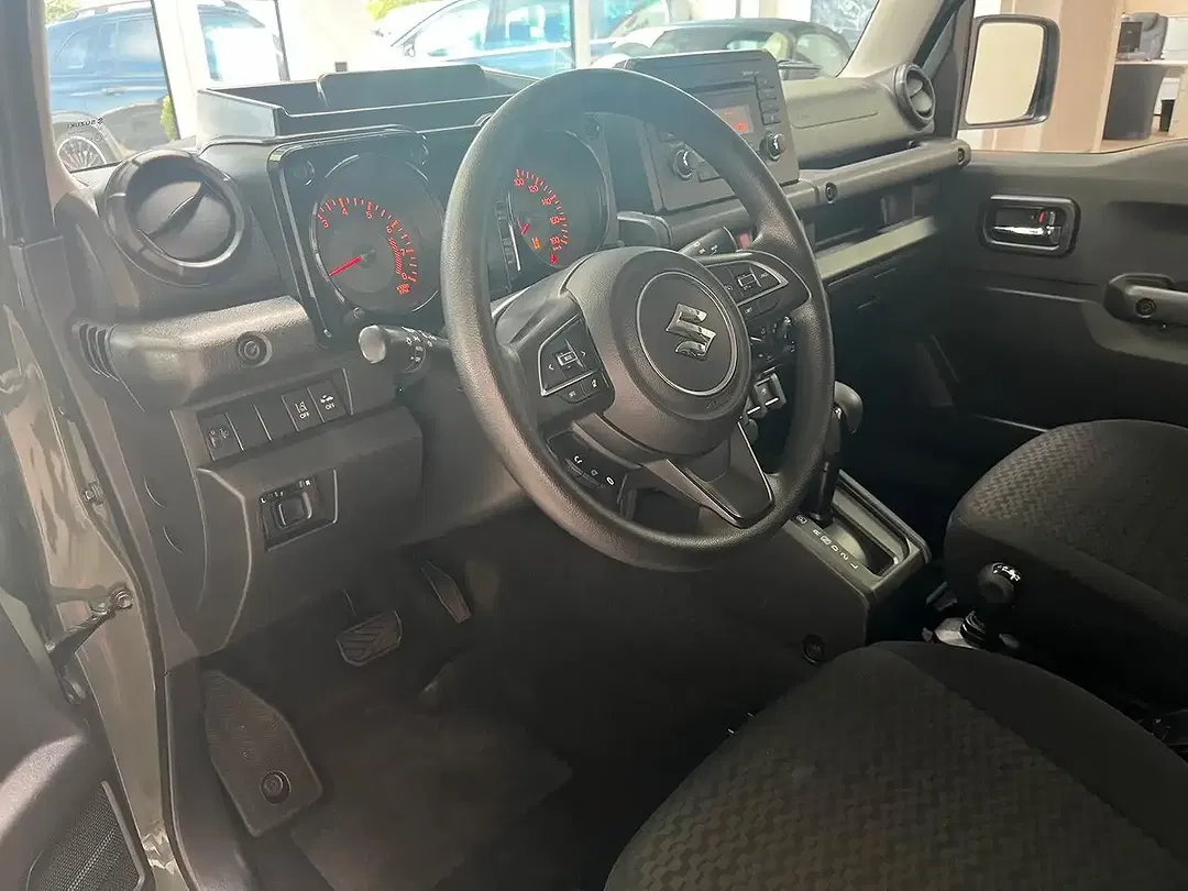 Suzuki Jimny - Thumbnail 11