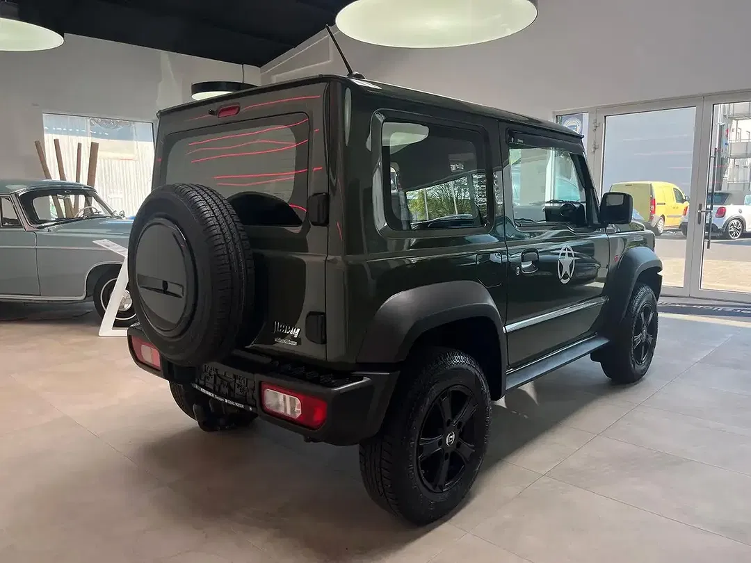 Suzuki Jimny - Thumbnail 6
