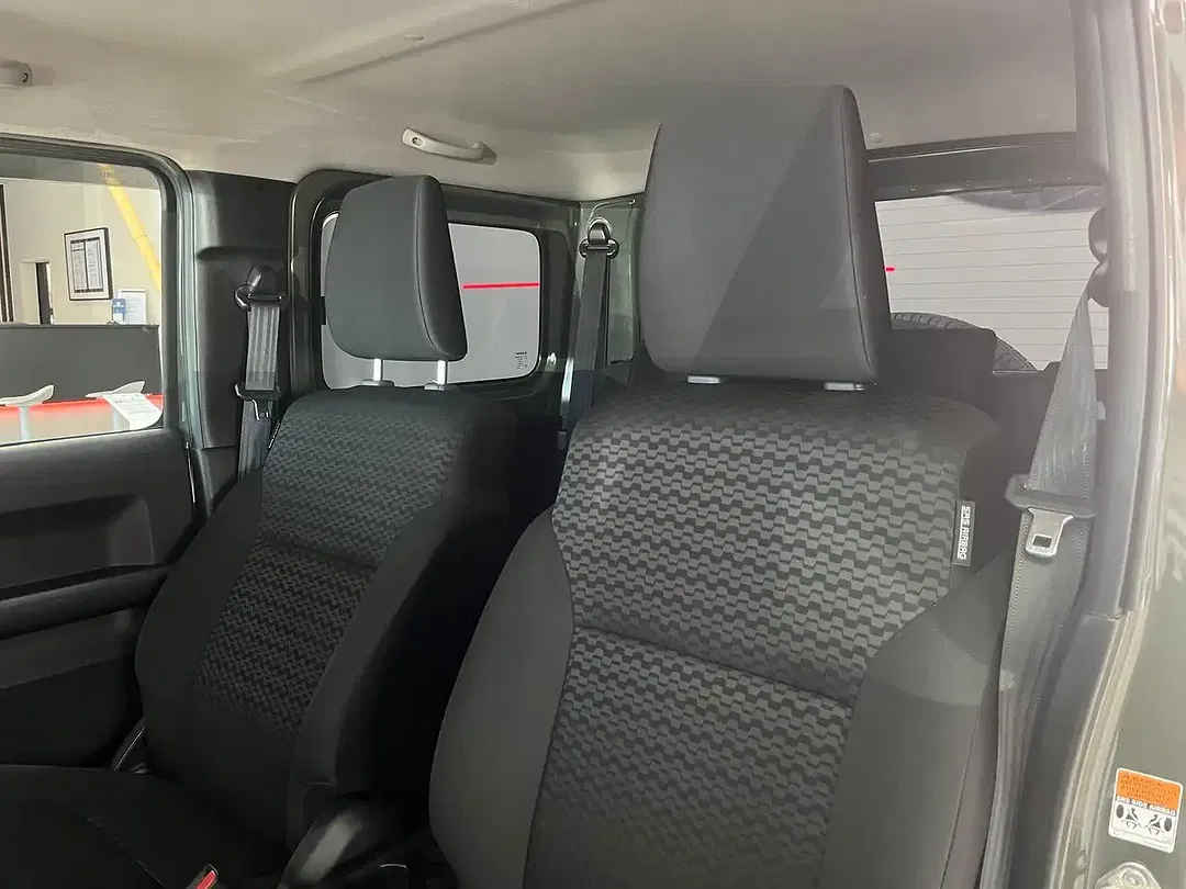 Suzuki Jimny - Thumbnail 9