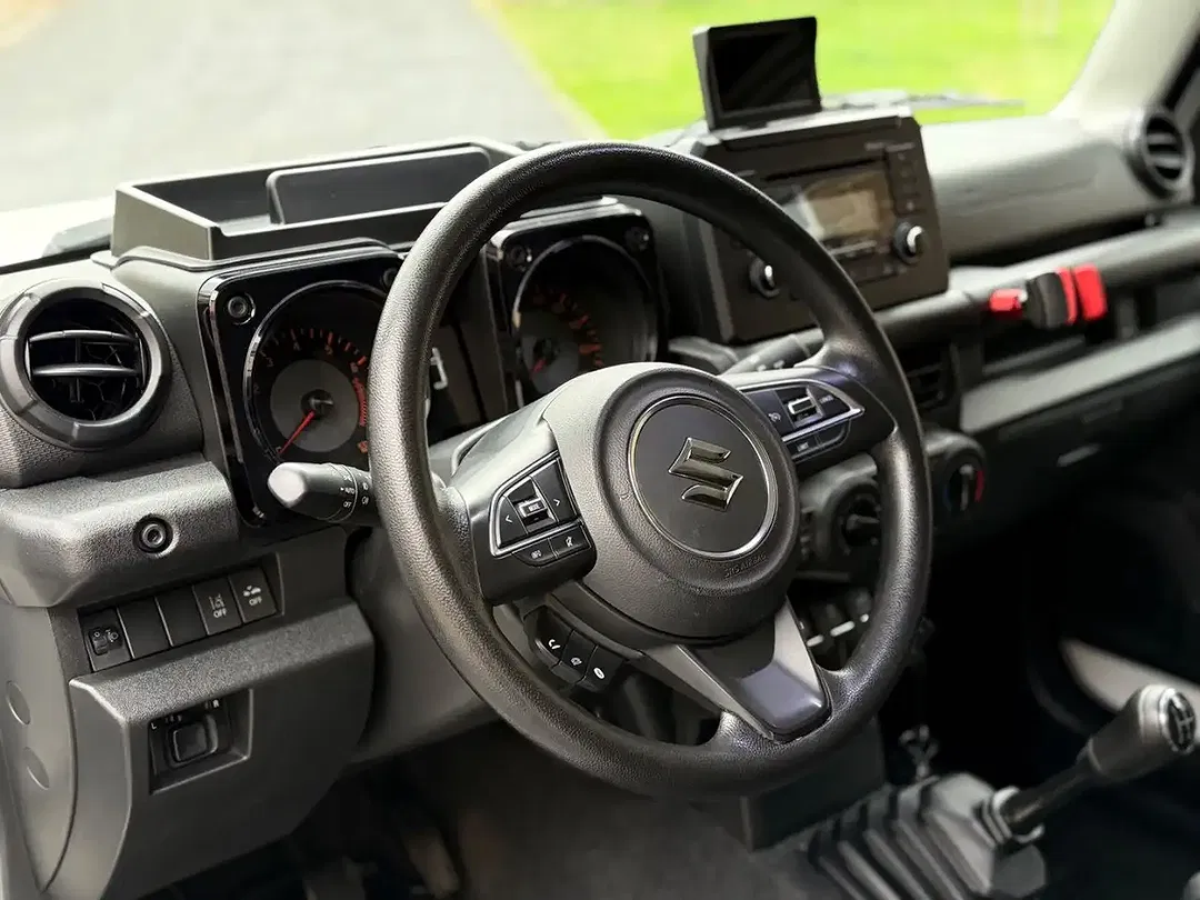 Suzuki Jimny - Thumbnail 14