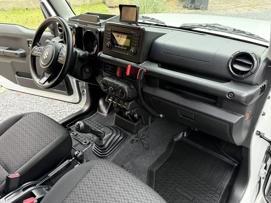 Suzuki Jimny - Thumbnail 15