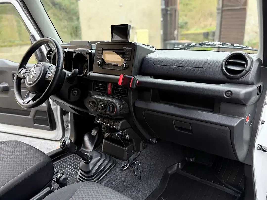 Suzuki Jimny - Thumbnail 18