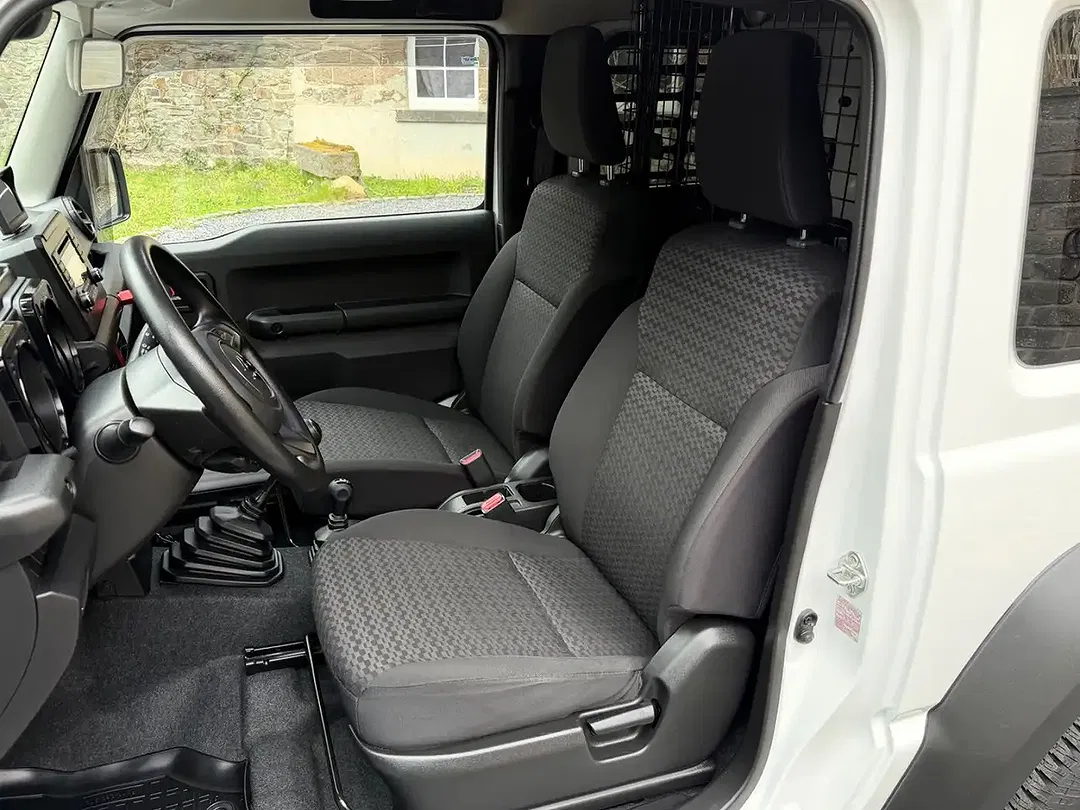 Suzuki Jimny - Thumbnail 20