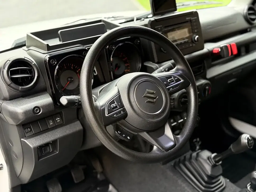 Suzuki Jimny - Thumbnail 21