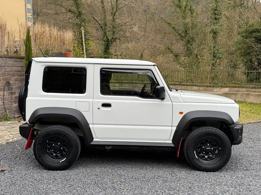 Suzuki Jimny - Thumbnail 5