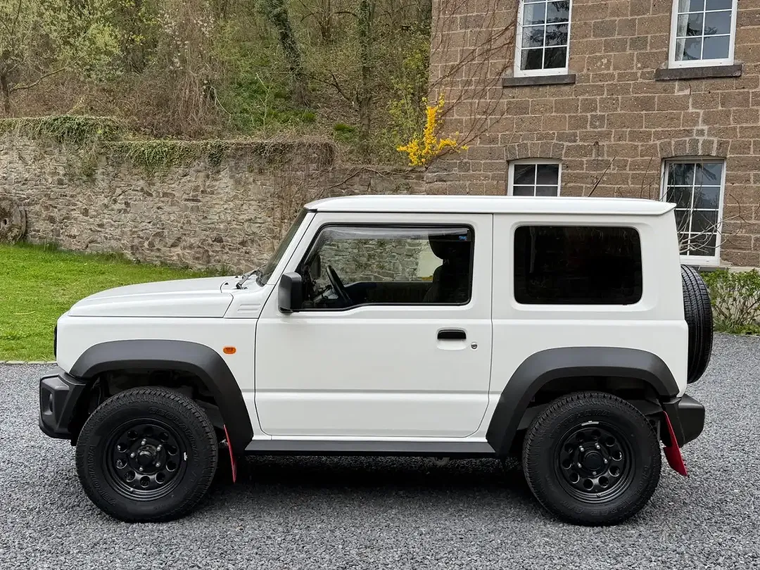 Suzuki Jimny - Thumbnail 6