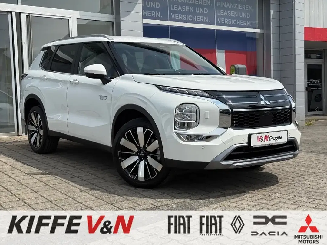Mitsubishi Outlander - Thumbnail 1