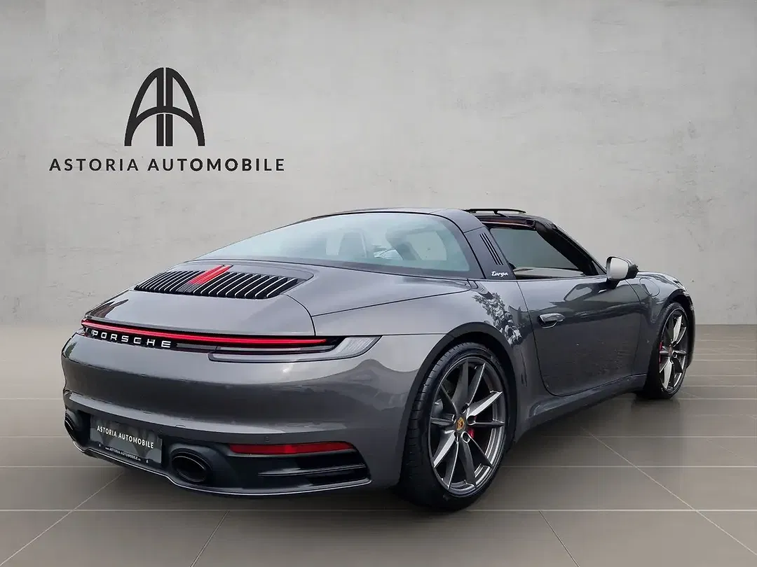 Porsche 911 - Thumbnail 10