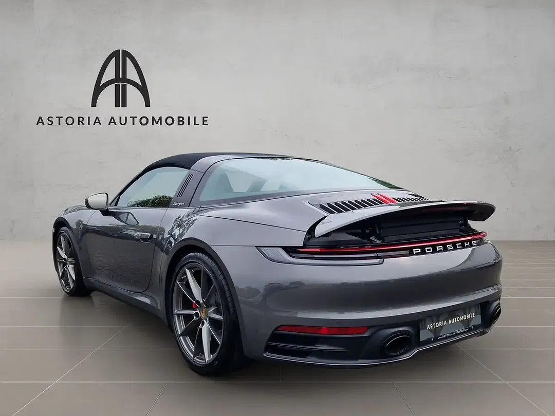 Porsche 911 - Thumbnail 8